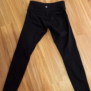 Black Lululemon leggings size 4!!!